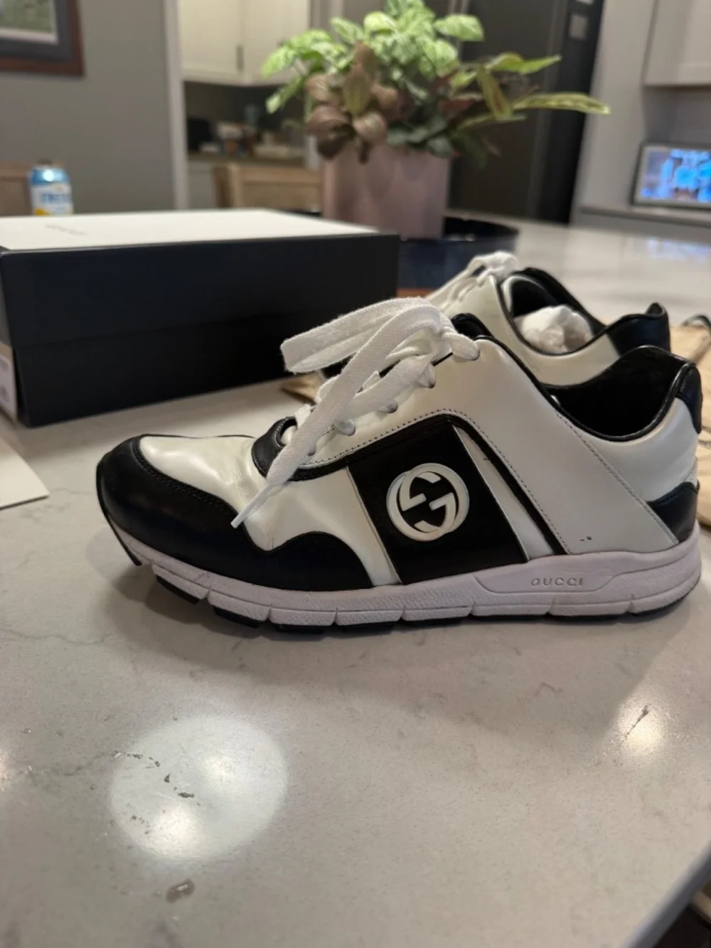 Gucci AYO10 1064 size 36 like new